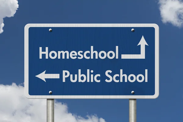 Diferencia entre ir a HomeSchool o Escuela Pública —  Fotos de Stock