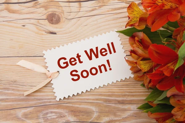 Get Well Soon Etiqueta de regalo con flores —  Fotos de Stock