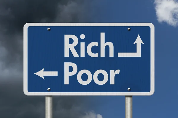 Sendo rico versus pobre — Fotografia de Stock