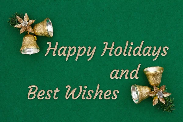 Happy Holiday Best Wishes Pozdrav Zlatými Vánočními Zvonky Zelenou Plstí — Stock fotografie