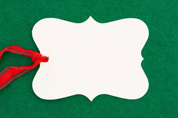 圣诞时 绿色的空白礼券上有你节日贺词的复印空间 — 图库照片