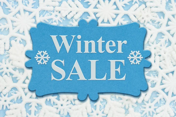 Modrá Zimní Prodejní Značka Bílými Sněhovými Vločkami — Stock fotografie