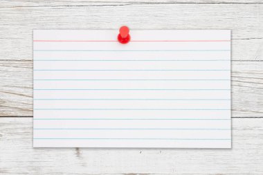 Mesajınız için kopyalanmış tahta üzerine baskılı beyaz kağıt indeks kartı