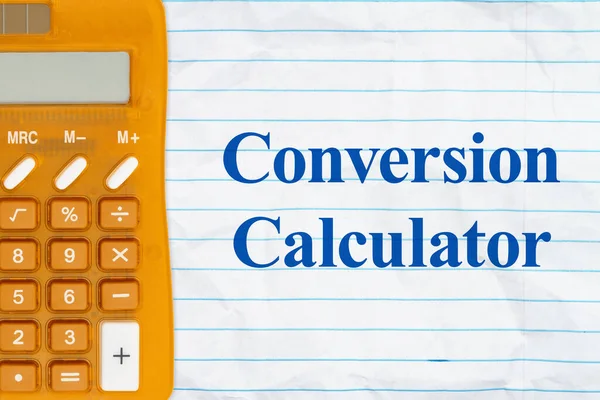 Conversie Calculator Bericht Met Een Rekenmachine Retro Gevoerde School Verfrommeld Rechtenvrije Stockfoto's