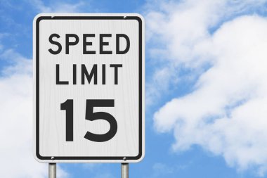 ABD 15 mph hız sınırı işareti gökyüzü arkaplanı ile izole