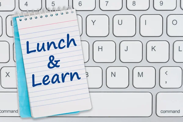 Lunch and Learn message blue notepad on gray keyboard for your tech of business message — Stock Image Lunch Learn Message Blue Notepad Gray Keyboard Your Tech Business Stock Picture