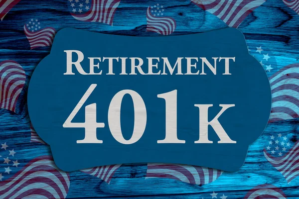 退職401K上のメッセージ赤 白と青の米国フラグ星とストライプ — ストック写真