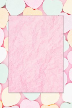 Parti mesajınız için içinde fotokopi yeri olan boş pembe tebrik kartı.