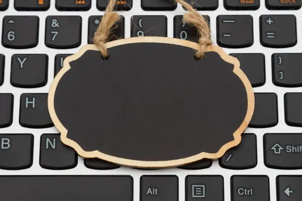 Blank Chalkboard Black Silver Keyboard Copy Space Your Tech Online — Stock Photo, Image