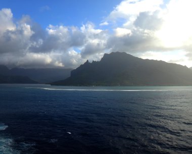 Moorea Lagoon View bir seyahat gemisinde, Fransız Polinezyası.