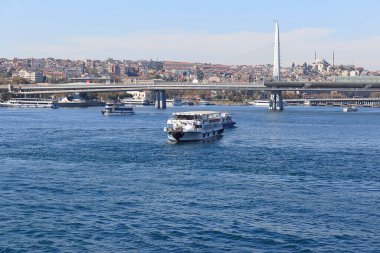 29 Ekim 2018 'de İstanbul' da Galata Köprüsü yakınlarındaki turizm gemisi