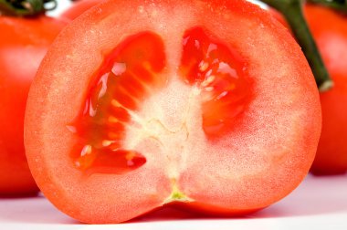 Domates kapatın. İzole beyaz arka plan
