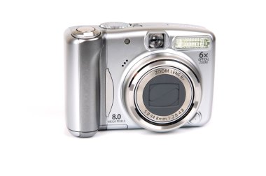 izole beyaz zemin üzerine dijital fotoğraf makinesi