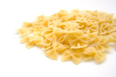 makarna beyaz zemin üzerine yakın çekim