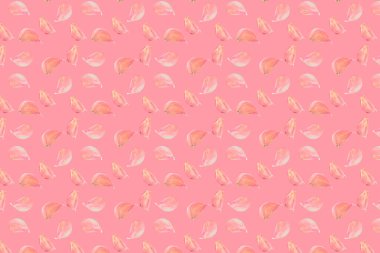 Pastel pembe arka planda sarımsak karanfili deseni. Minimum düz besin dokusu