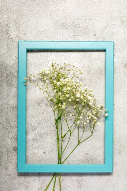 Taze beyaz bebek nefesli yaratıcı bayrak