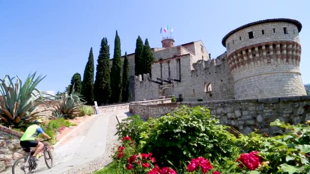 Parte del castello della città di Brescia in una giornata di sole — Video Stock