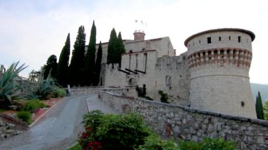 Güneşli bir günde Brescia Kalesi 'nin bir parçası