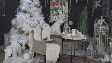 Moskova, Rusya - 14 Ekim 2020: Noel ve Yeni Yıl oyuncakları ve hediyeleri mağazada satıldı