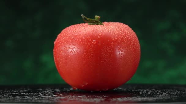 Red tomato in the kitchen while cooking. Light smoke hovers in the background. — Stock Video