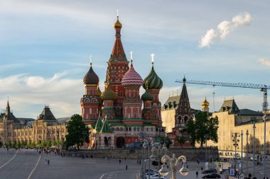 Kızıl Meydan ve Kremlin Moskova 'da gün batımında.