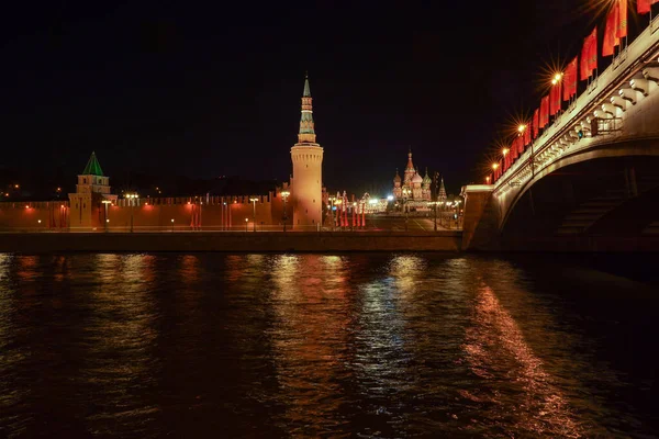 Nachtsicht auf den Moskauer Kreml. — Stockfoto