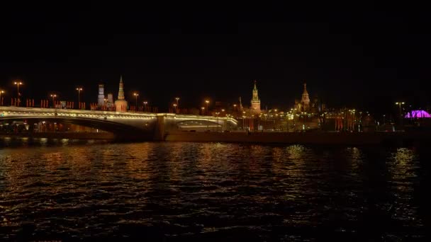 Vista nocturna del Kremlin de Moscú. — Vídeo de stock