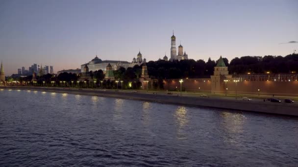 Hermosas vistas de Moscú por la noche. Kremlin de Moscú — Vídeo de stock