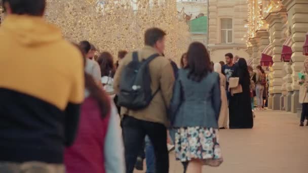 Moscú, Rusia - 02 de junio de 2021: La gente camina por la Plaza Roja. — Vídeos de Stock