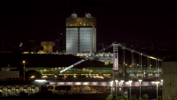 Krásný výhled na Moskvu v noci. Krymský most. — Stock video