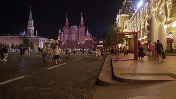 Moscou, Rússia - 2 de novembro de 2021: as pessoas caminham na Praça Vermelha em Moscou — Vídeo de Stock