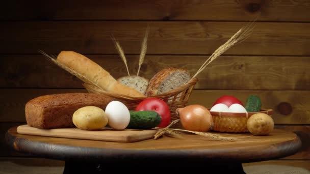Still life with bread and vegetables. — Stock Video