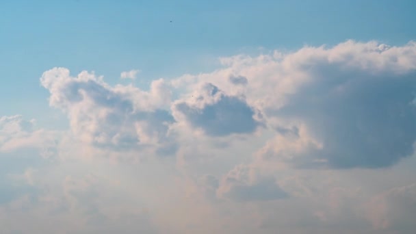 Movimiento acelerado de nubes en el cielo. Cronograma. — Vídeos de Stock