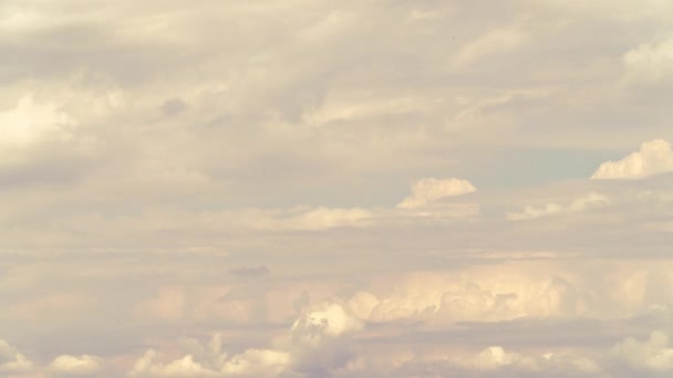 Movimiento acelerado de nubes en el cielo. Cronograma. — Vídeo de stock