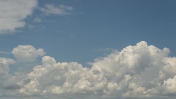 Påskyndad rörelse av moln på himlen. Tidsfrist. — Stockvideo