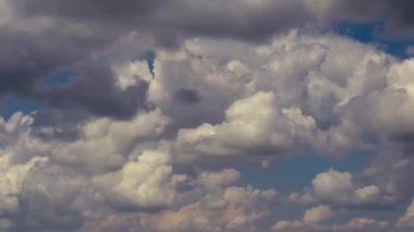 Gökyüzündeki bulutların hareketliliği hızlandı. Zaman Uygulaması.