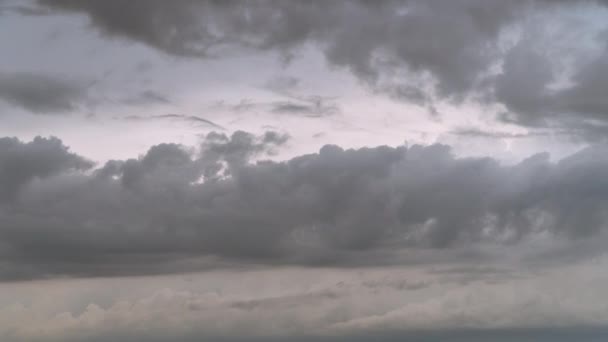 Movimiento acelerado de nubes en el cielo. Cronograma. — Vídeo de stock