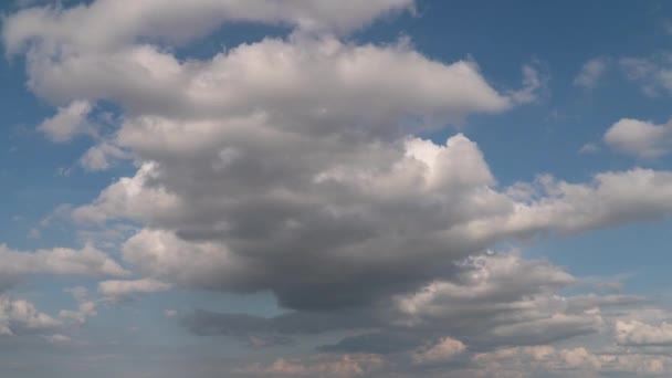 Movimiento acelerado de nubes en el cielo. Cronograma. — Vídeo de stock
