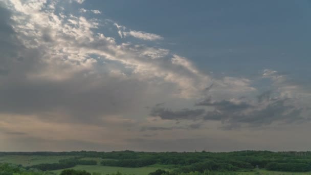 Movimento acelerado de nuvens no céu. Prazo de validade. — Vídeo de Stock