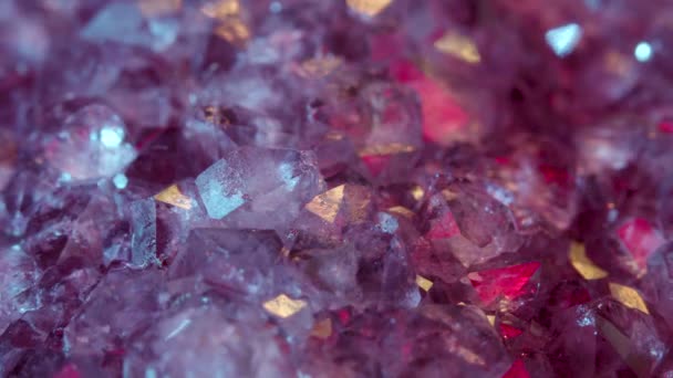 Fondo móvil abstracto de los cristales de amatista — Vídeos de Stock