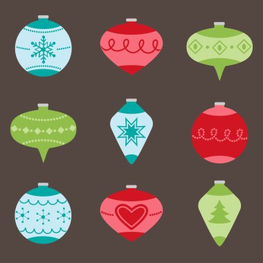 Noel ağacını süsler