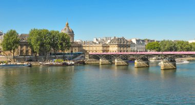 Paris 'teki Pont des Arts 