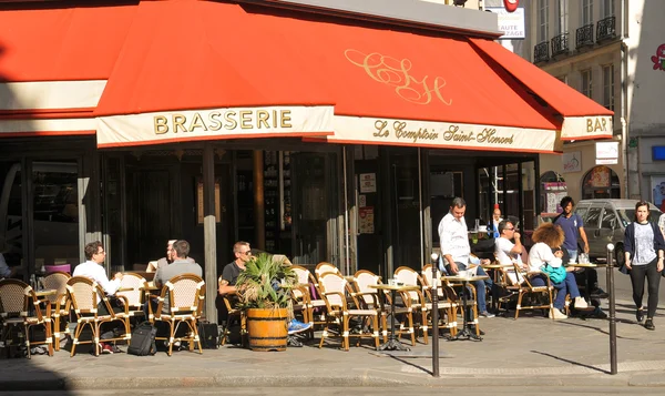 Η μπρασερί στο Παρίσι, Γαλλία — Φωτογραφία Αρχείου