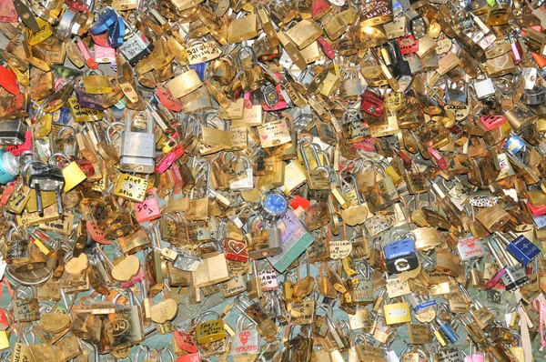 Love lock in Paris — Stock Photo, Image