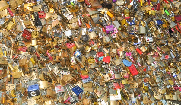 Love lock in Paris — Stock Photo, Image