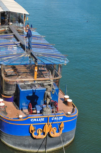 Restaurant boat in Paris — Stock Photo, Image