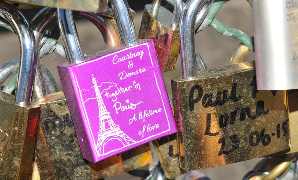 Love lock in Paris — Stock Photo, Image