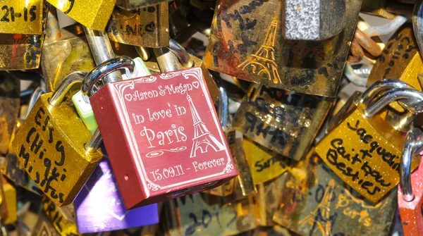 Love lock in Paris — Stock Photo, Image