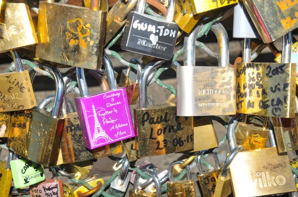 Bloqueo de amor en París —  Fotos de Stock