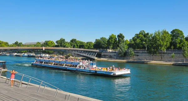 Kryssning på Seine, Paris — Stockfoto